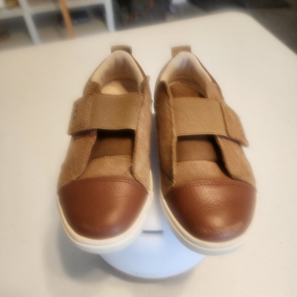 UGG Kids Brown and Tan Velcro Sneakers - Picture 4 of 7